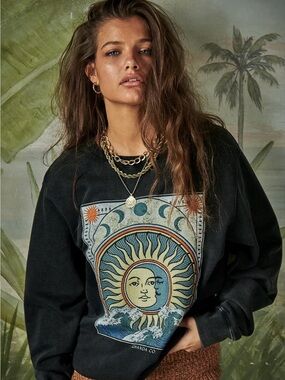 Ghanda Celestial Graphic Crewneck Sweatshirt – AU 10 (US small)